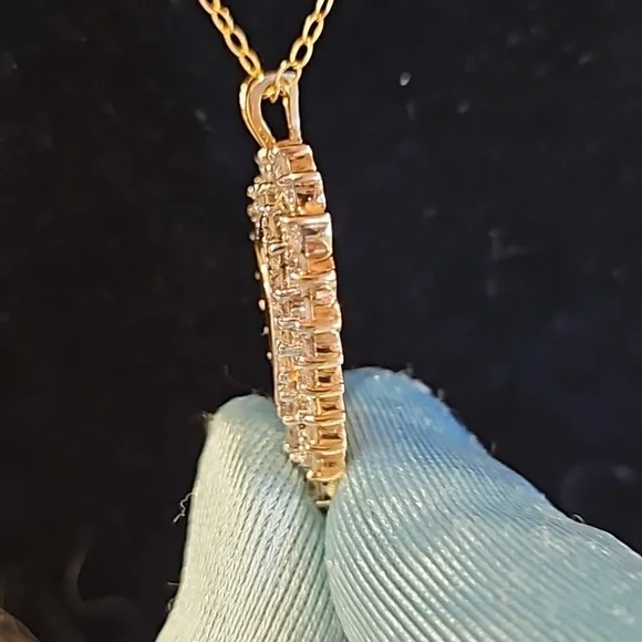 Gorgeous, rare, unique, double layered, natural diamond 14kt gold pendant. - Picture 4 of 5